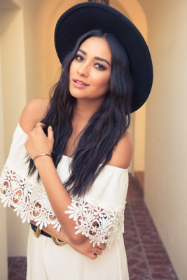 Shay Mitchell pic #793186