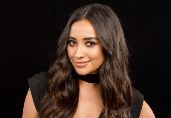 Shay Mitchell pic #849789