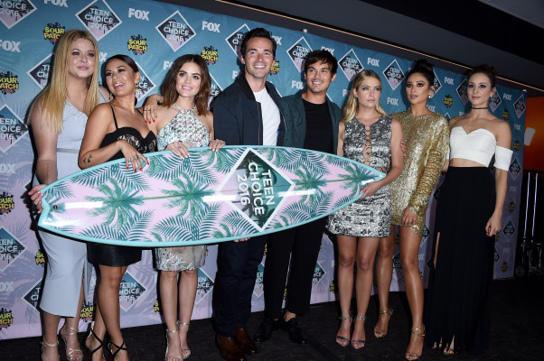 Shay Mitchell pic #869208