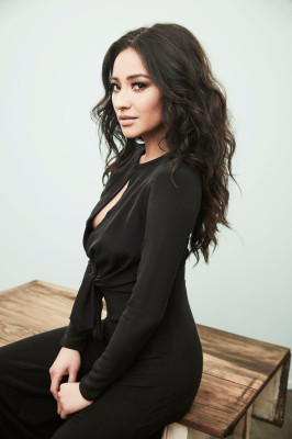 Shay Mitchell pic #906373