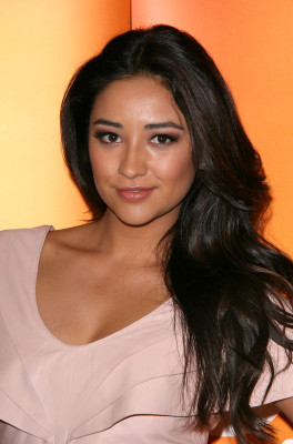 Shay Mitchell pic #379184