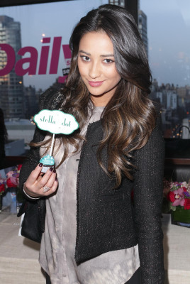 Shay Mitchell pic #470381
