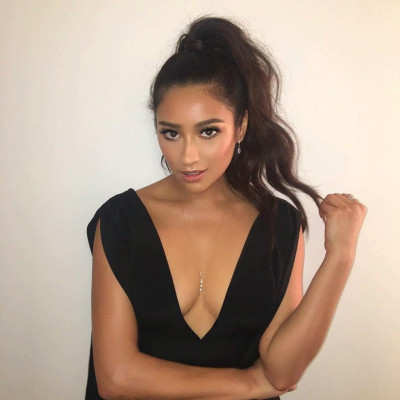 Shay Mitchell pic #869432