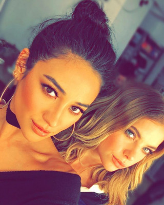 Shay Mitchell pic #867906