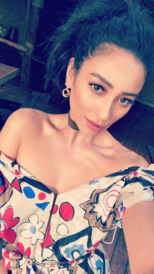 Shay Mitchell pic #904421
