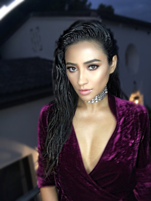 Shay Mitchell pic #888794