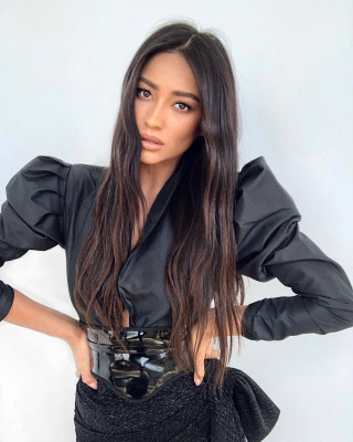 Shay Mitchell pic #1054633