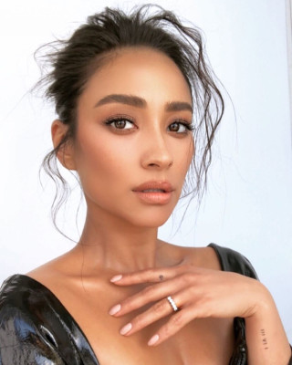 Shay Mitchell pic #1054643