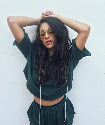 Shay Mitchell pic #900257