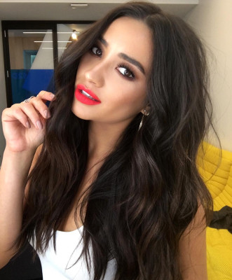 Shay Mitchell pic #857751
