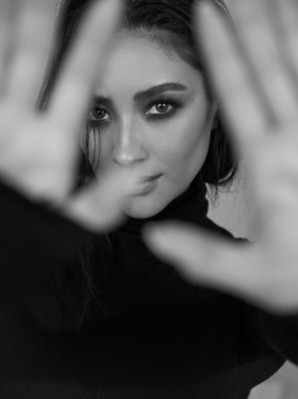 Shay Mitchell pic #1144856