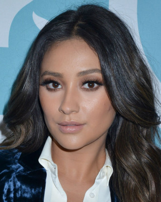 Shay Mitchell pic #927394