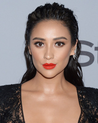 Shay Mitchell pic #996833