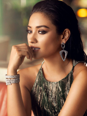 Shay Mitchell pic #877347
