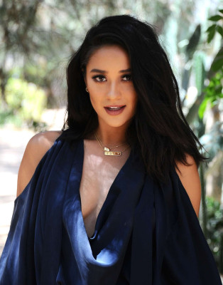 Shay Mitchell pic #872172