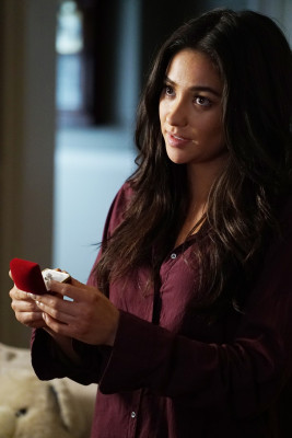 Shay Mitchell pic #960511