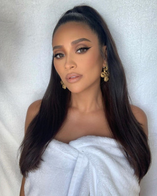Shay Mitchell pic #1163679