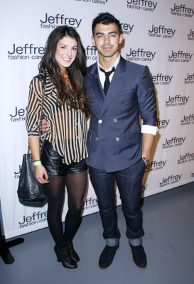 Shenae Grimes pic #468581