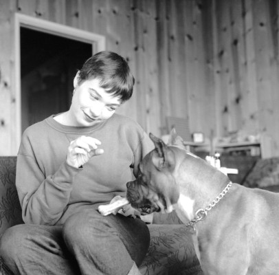 photo 13 in Shirley Maclaine gallery [id413561] 2011-10-21 00:00:00