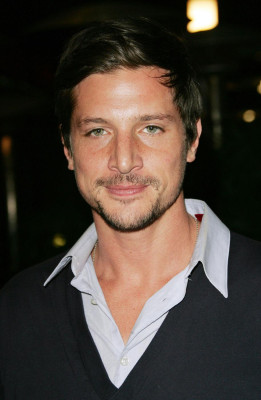 Simon Rex pic #203364