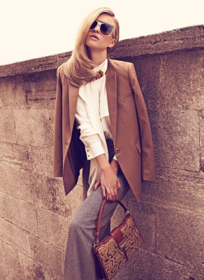 Sophie Holmes pic #458992