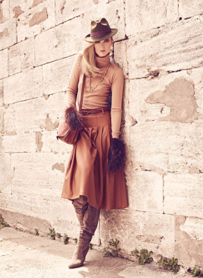 Sophie Holmes pic #453289