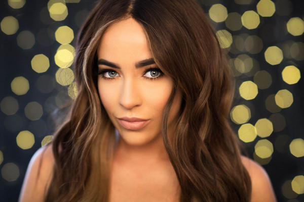 Stephanie Davis pic #1060022