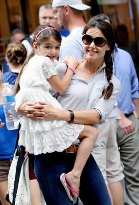 photo 18 in Suri Cruise gallery [id520779] 2012-08-12 00:00:00