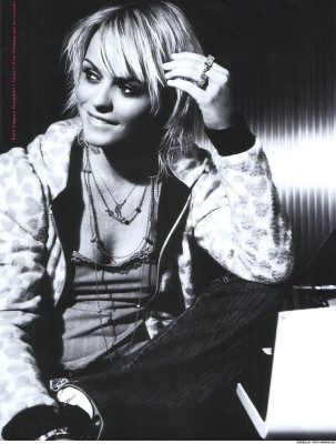 photo 24 in Taryn Manning gallery [id215210] 2009-12-17 00:00:00