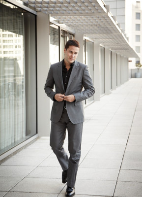 photo 5 in Taylor Kitsch gallery [id529535] 2012-09-06 00:00:00