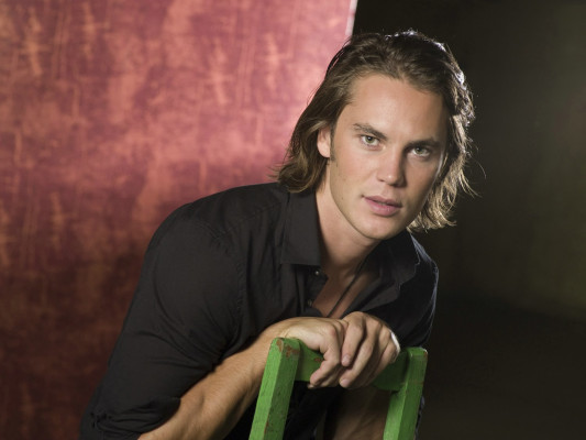 photo 9 in Taylor Kitsch gallery [id532731] 2012-09-18 00:00:00