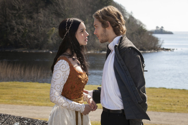 Toby Regbo  pic #711416