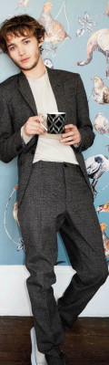 Toby Regbo  pic #711411