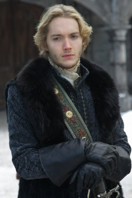 Toby Regbo  pic #769901