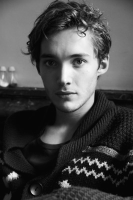 Toby Regbo  pic #711412