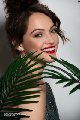 Violett Beane pic #1035019