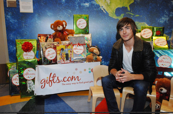 Zac Efron pic #134171