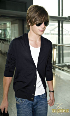 Zac Efron pic #147801