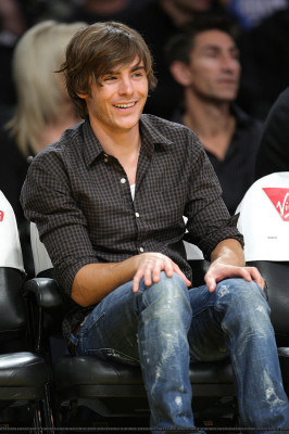 Zac Efron pic #134850