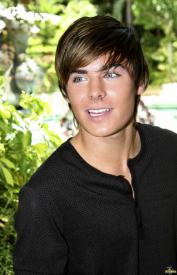 Zac Efron pic #193007