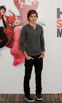 Zac Efron pic #134477