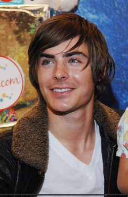 Zac Efron pic #134172