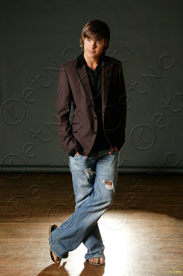 Zac Efron pic #134468
