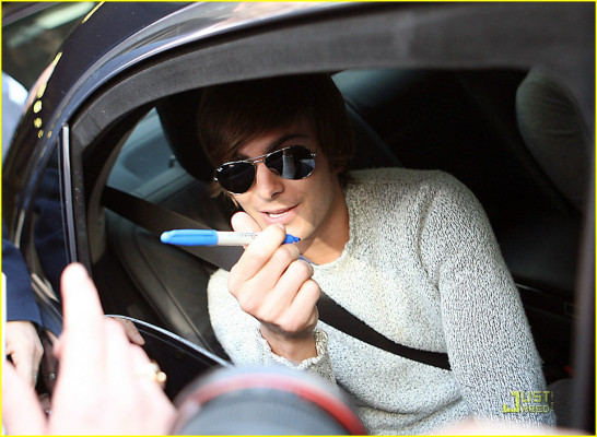 Zac Efron pic #143095