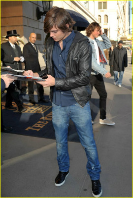 Zac Efron pic #147726