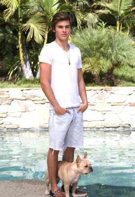 Zac Efron pic #141585
