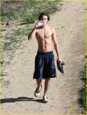Zac Efron pic #147859