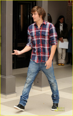 Zac Efron pic #151381