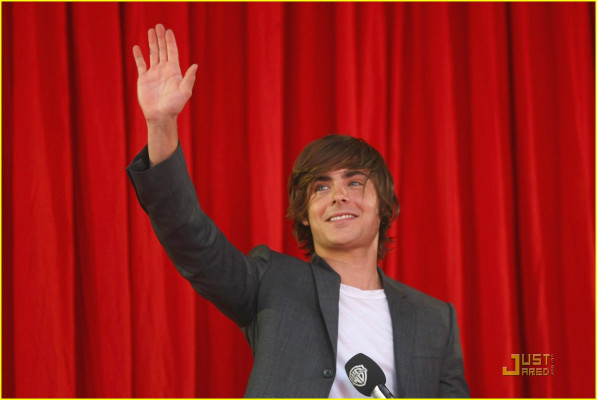 Zac Efron pic #150490