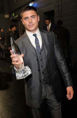 Zac Efron pic #325387